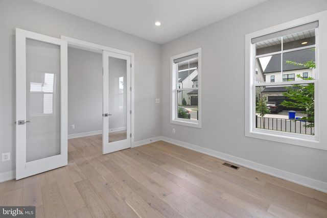 6829 PENNGROVE LN, Bethesda, MD 20817