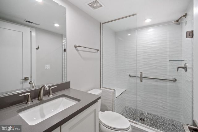 6829 PENNGROVE LN, Bethesda, MD 20817