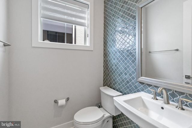 6829 PENNGROVE LN, Bethesda, MD 20817