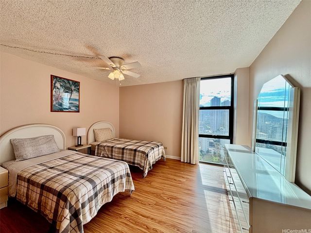 2410 Cleghorn Street 2403, Honolulu, HI 96815