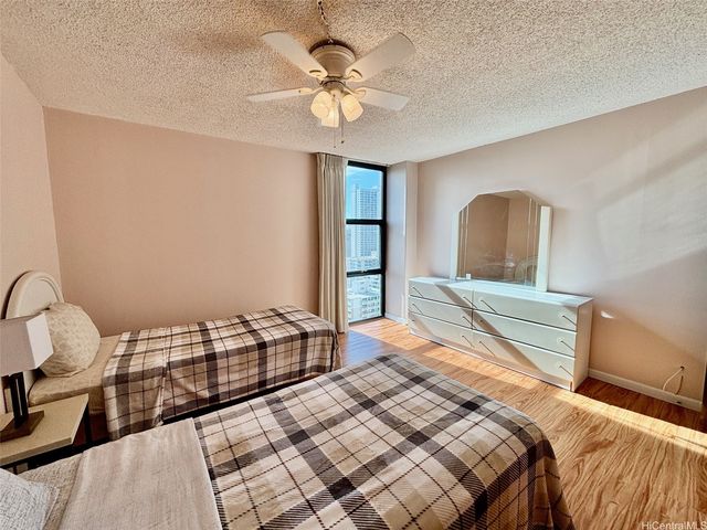 2410 Cleghorn Street 2403, Honolulu, HI 96815