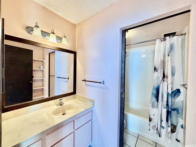 2410 Cleghorn Street 2403, Honolulu, HI 96815