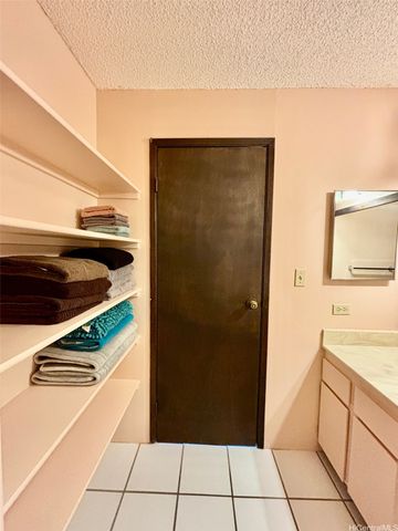 2410 Cleghorn Street 2403, Honolulu, HI 96815