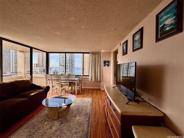 2410 Cleghorn Street 2403, Honolulu, HI 96815
