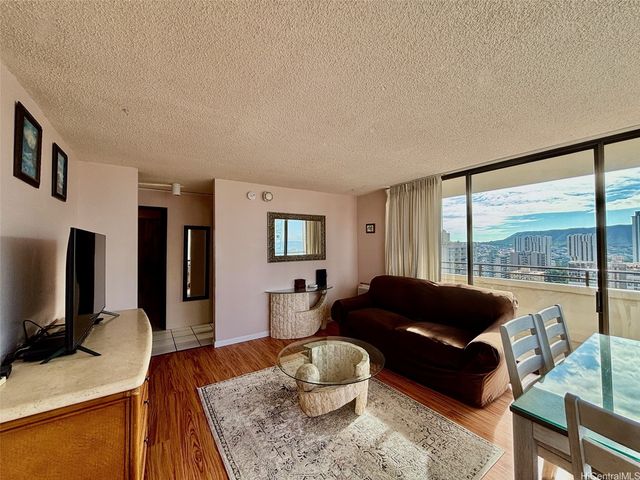 2410 Cleghorn Street 2403, Honolulu, HI 96815