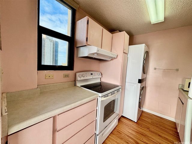 2410 Cleghorn Street 2403, Honolulu, HI 96815