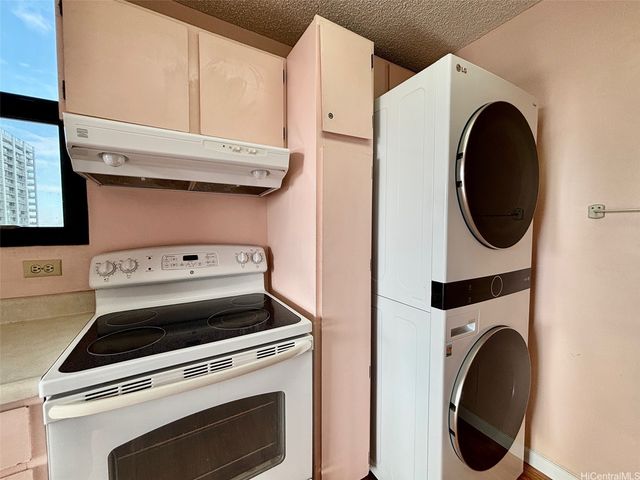 2410 Cleghorn Street 2403, Honolulu, HI 96815