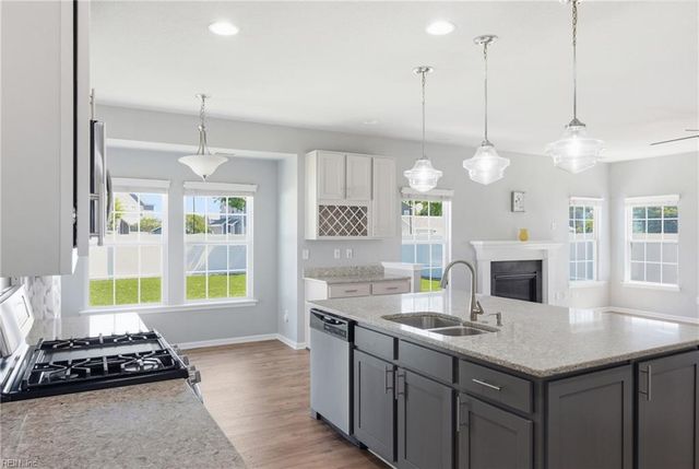 1808 Ashlar LN, Chesapeake, VA 23320