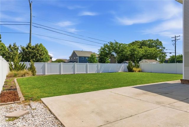 1808 Ashlar LN, Chesapeake, VA 23320