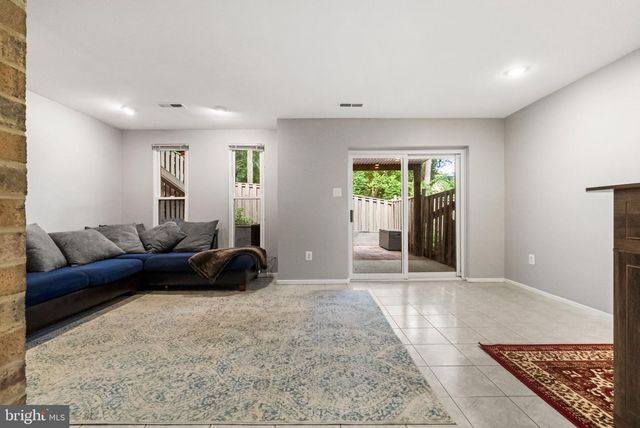 1722 CY CT, Vienna, VA 22182