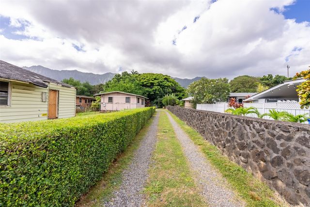 41-1702 Kalanianaole Highway, Waimanalo, HI 96795