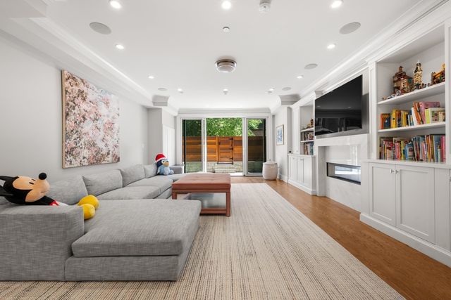 21 Rutland Square, Boston, MA 02118