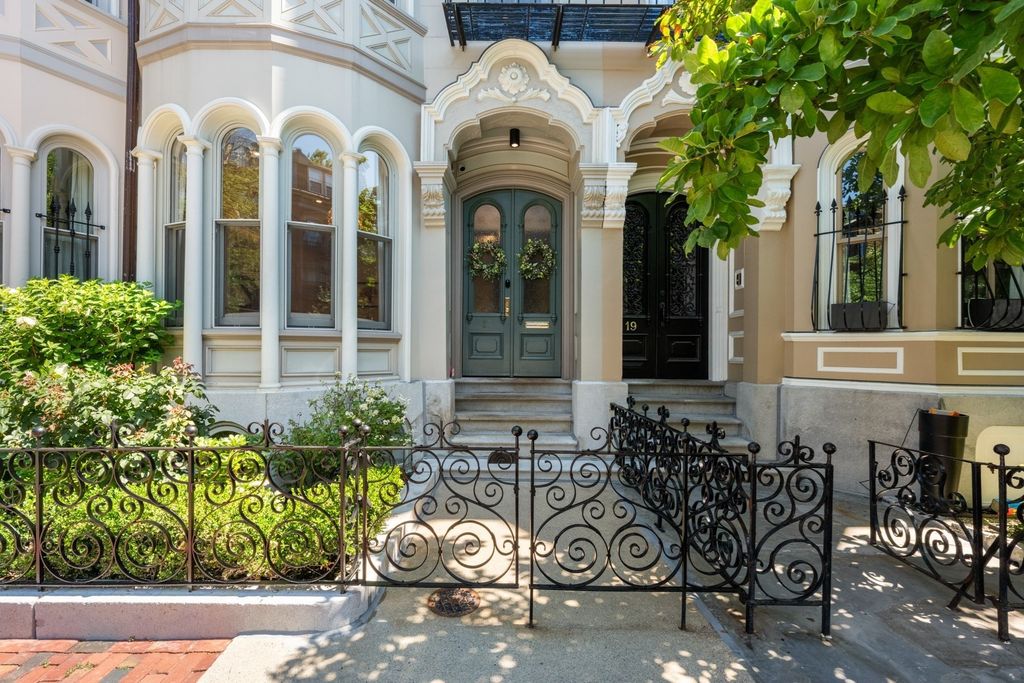 21 Rutland Square, Boston, MA 02118