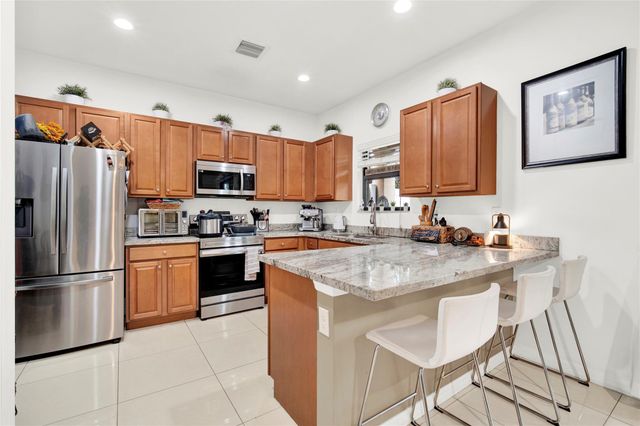 805 NE 191st St, Miami, FL 33179