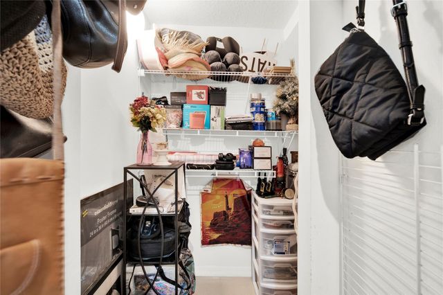 805 NE 191st St, Miami, FL 33179