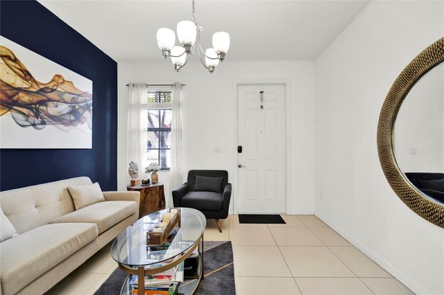 805 NE 191st St, Miami, FL 33179