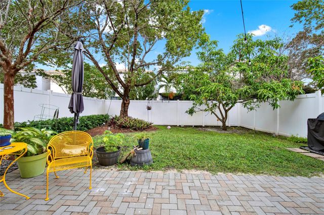 805 NE 191st St, Miami, FL 33179