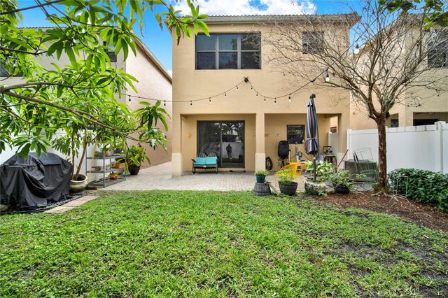 805 NE 191st St, Miami, FL 33179