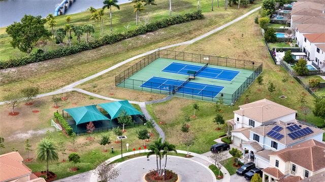 805 NE 191st St, Miami, FL 33179