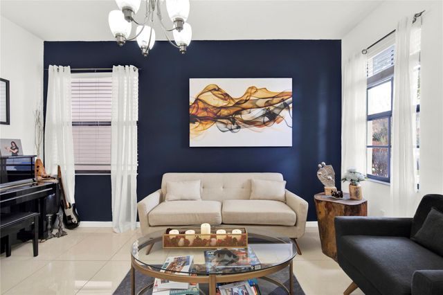 805 NE 191st St, Miami, FL 33179