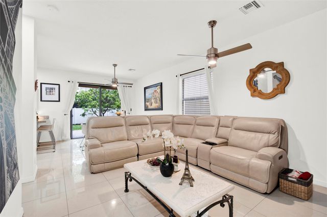 805 NE 191st St, Miami, FL 33179