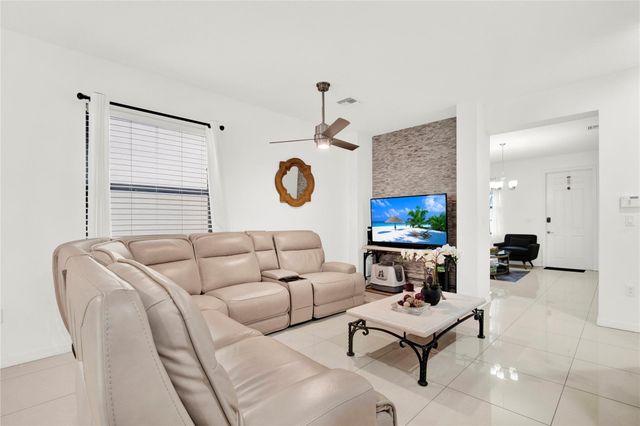 805 NE 191st St, Miami, FL 33179