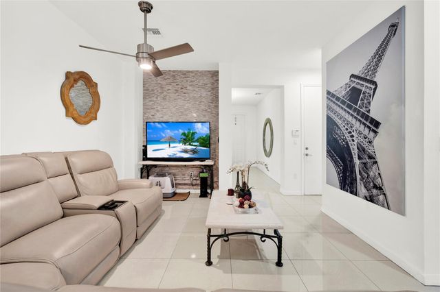 805 NE 191st St, Miami, FL 33179