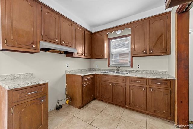 19501 Redfern Street, Detroit, MI 48219