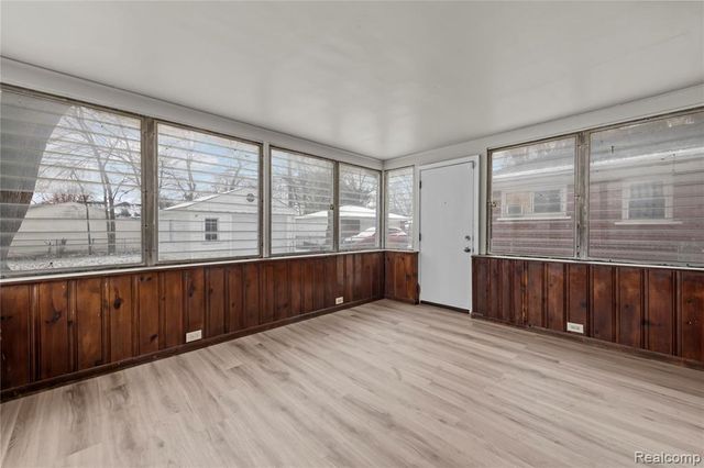 19501 Redfern Street, Detroit, MI 48219