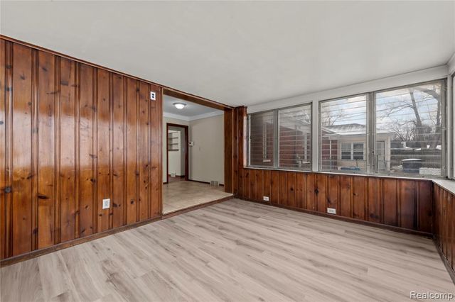 19501 Redfern Street, Detroit, MI 48219