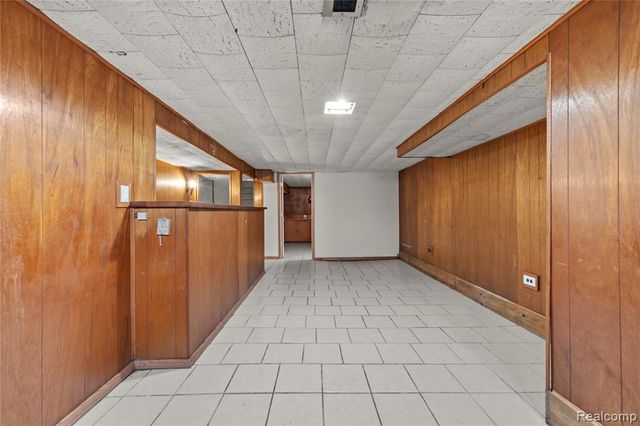 19501 Redfern Street, Detroit, MI 48219