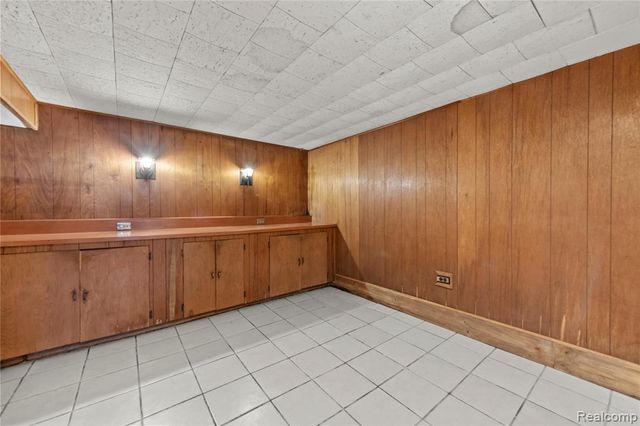 19501 Redfern Street, Detroit, MI 48219