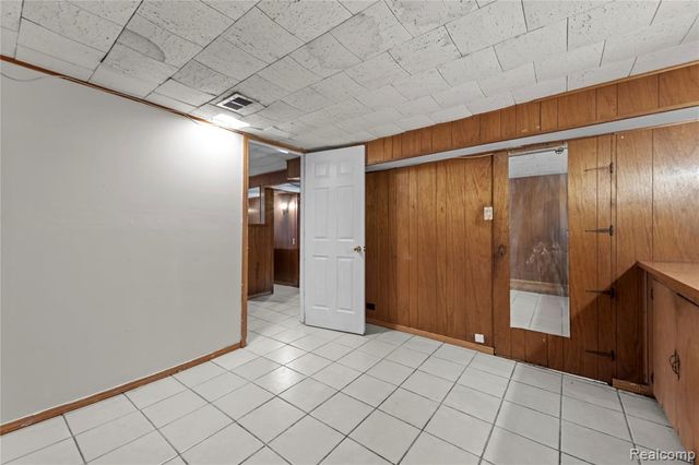 19501 Redfern Street, Detroit, MI 48219