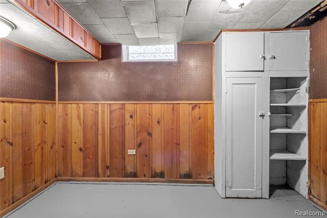 19501 Redfern Street, Detroit, MI 48219