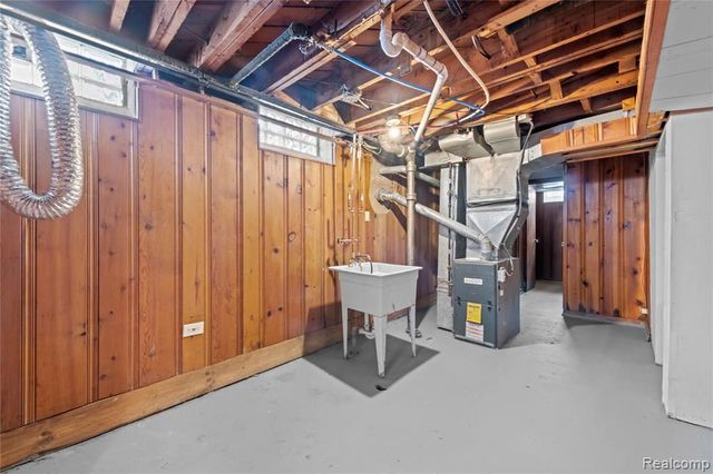 19501 Redfern Street, Detroit, MI 48219