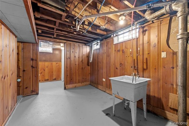 19501 Redfern Street, Detroit, MI 48219