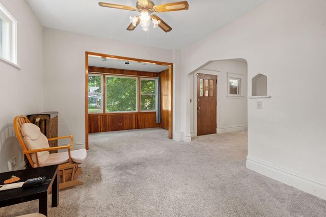 1227 Thomas Avenue, Saint Paul, MN 55104