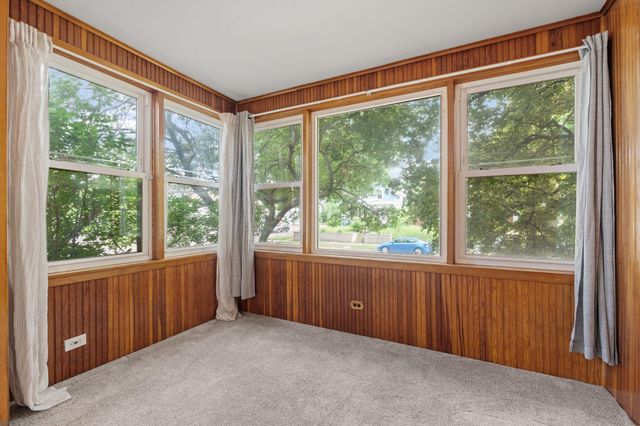 1227 Thomas Avenue, Saint Paul, MN 55104