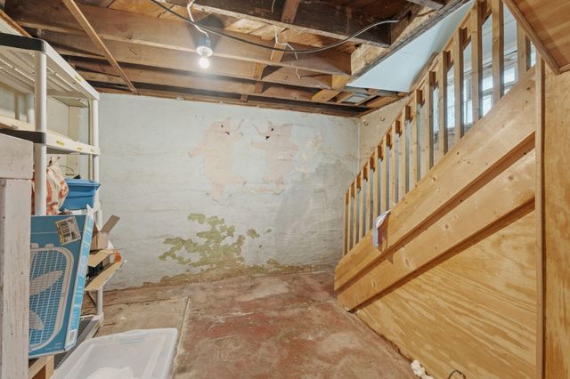1227 Thomas Avenue, Saint Paul, MN 55104
