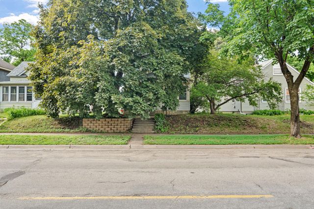 1227 Thomas Avenue, Saint Paul, MN 55104