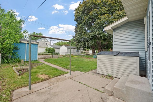 1227 Thomas Avenue, Saint Paul, MN 55104