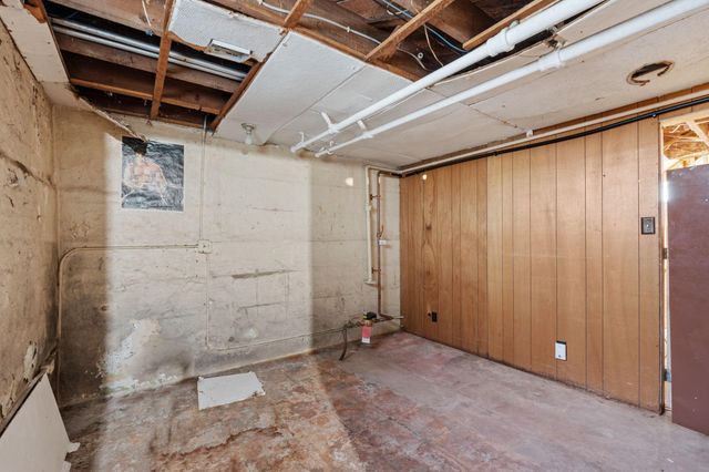 1227 Thomas Avenue, Saint Paul, MN 55104