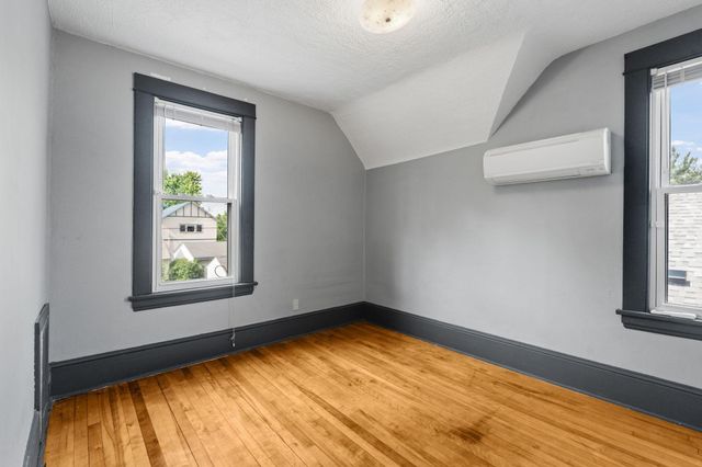 1227 Thomas Avenue, Saint Paul, MN 55104