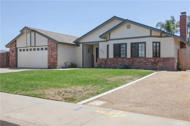 696 Tilia St, Santa Maria, CA 93455
