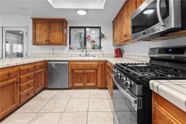 696 Tilia St, Santa Maria, CA 93455