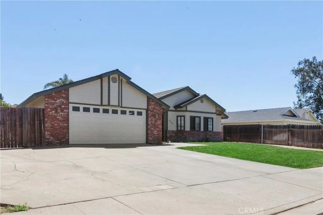 696 Tilia St, Santa Maria, CA 93455