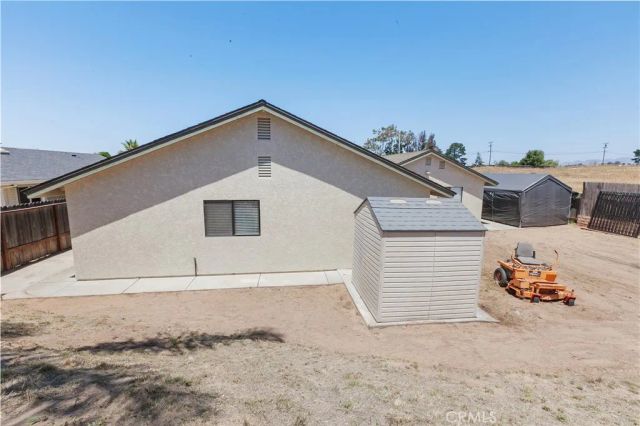 696 Tilia St, Santa Maria, CA 93455