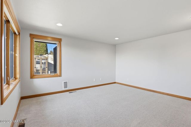 8503 Kail Dr, Yakima, WA 98908