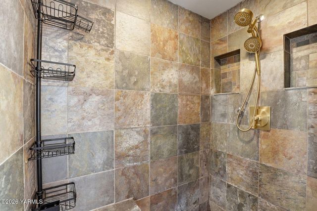 8503 Kail Dr, Yakima, WA 98908