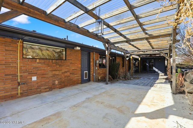 8503 Kail Dr, Yakima, WA 98908